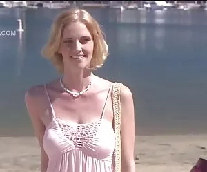 LYNDA DISCIPLINADORA PIES ADORACIÓN PIES FETISH hentai subtitulado español