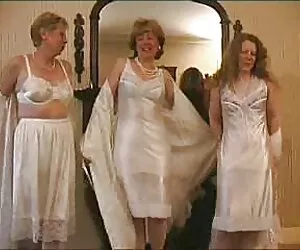 La milf inglesa Eva Jayne porno japones con subtitulos en español se masturba con un consolador